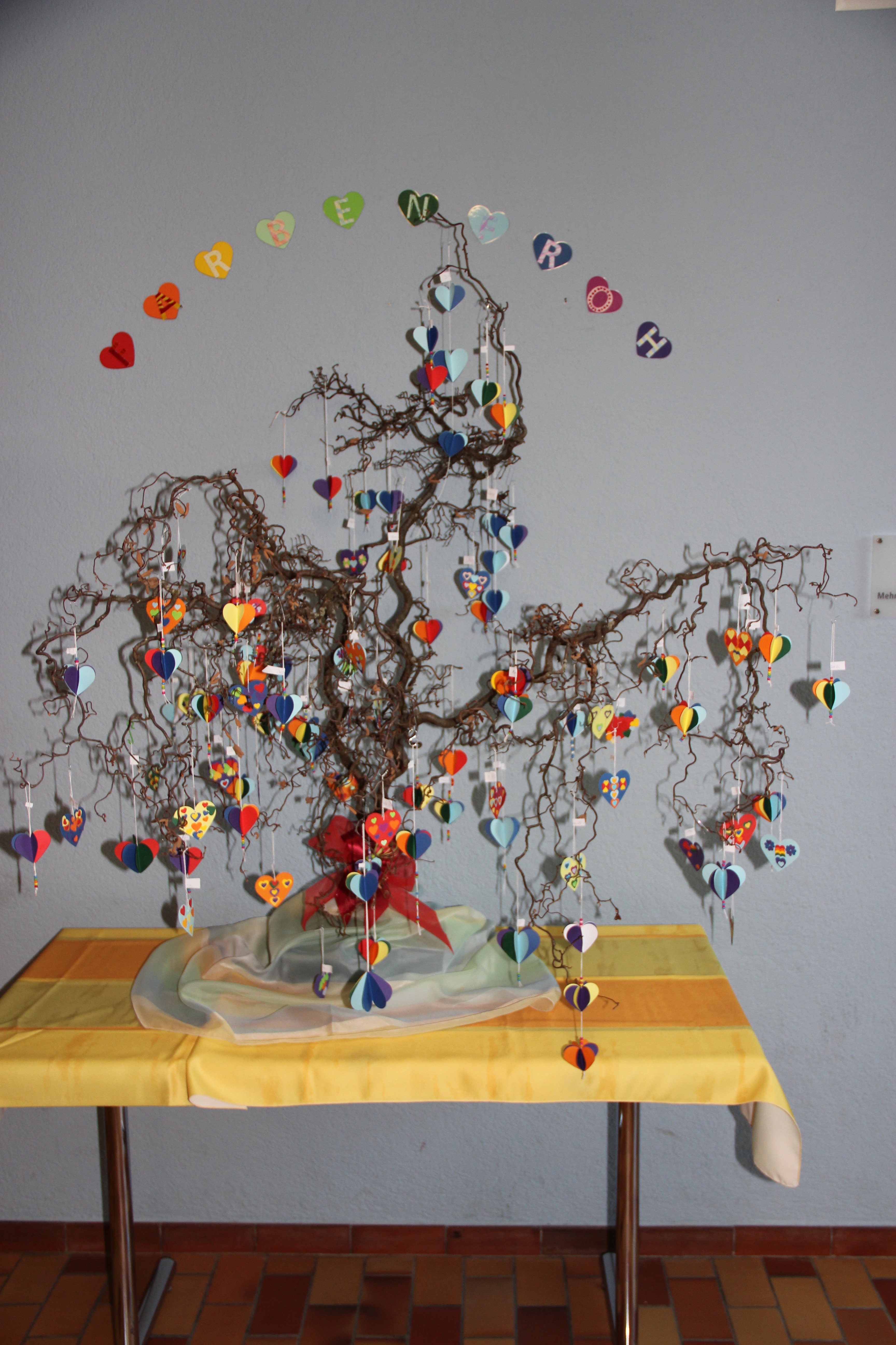 FARBENFROHER Baum